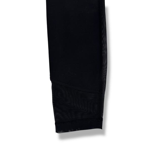 Lululemon Mesh In Motion Crop Leggings Pants Size 4 23" Inseam Solid Black - Picture 4 of 6